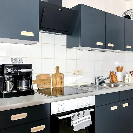 Near Altstadt /w Workspace, Feng-shui & Art Apartment *