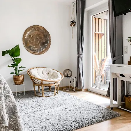 Near Altstadt /w Workspace, Feng-shui&art Appartement *