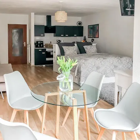 Appartement Near Altstadt /w Workspace, Feng-shui&art